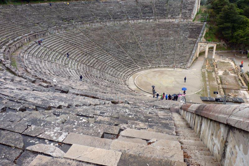Seitlicher Blick auf das Theater von Epidauros