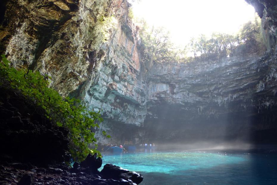 Lichtkegel im Melissani-See