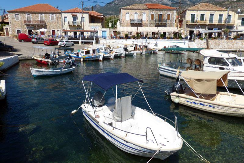 Der kleine Hafen von Agios Nikolaos