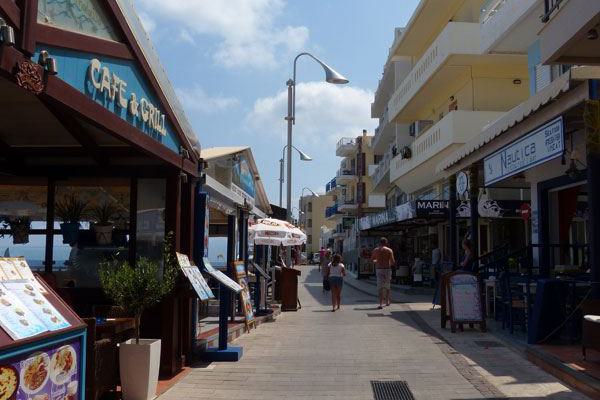 Die touristische Fußgängerzone in Chersonissos