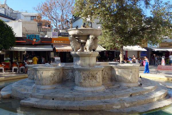 Der Löwenbrunnen am gleichnamigen Platz in Heraklion