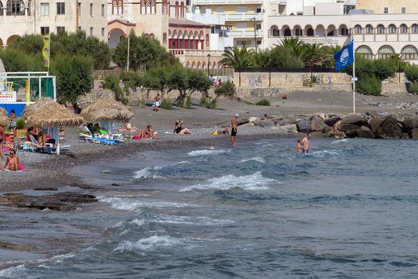 Der Stadtstrand von Ierapetra mit Sand-/Kies-Gemisch