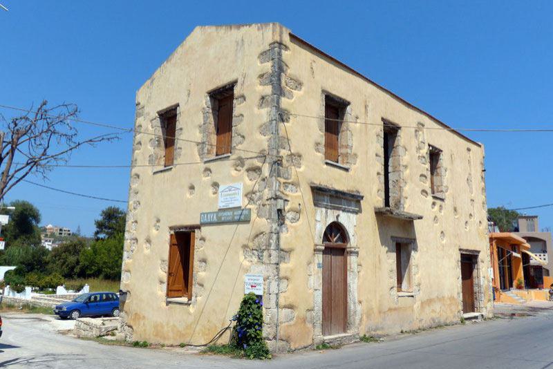 Altes Haus im Ort Kalives