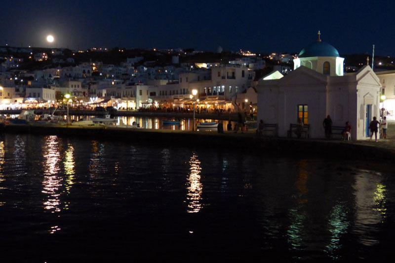 Mykonos Hafen bei Nacht