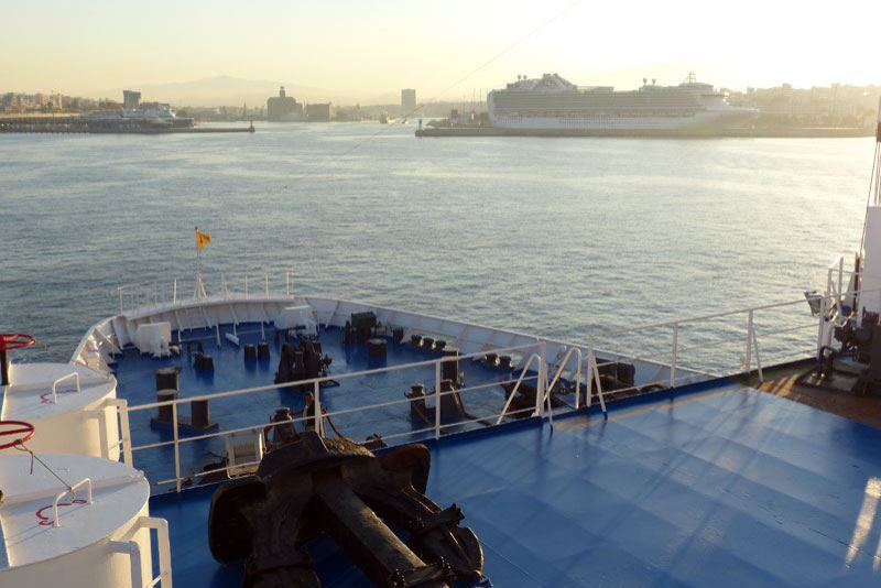 Einfahrt in den Hafen